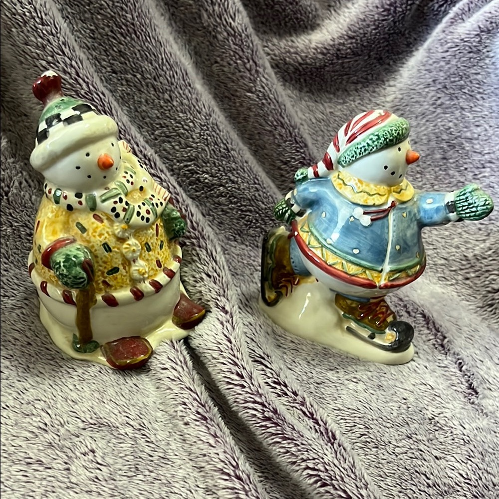 White and Blue Holiday Decor Salt & Pepper Shakers Snowmen
